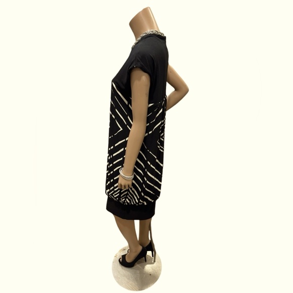 Stylish three-quarter length black-and-white dress 💕✨🛍️👗 - Picture 5 of 6